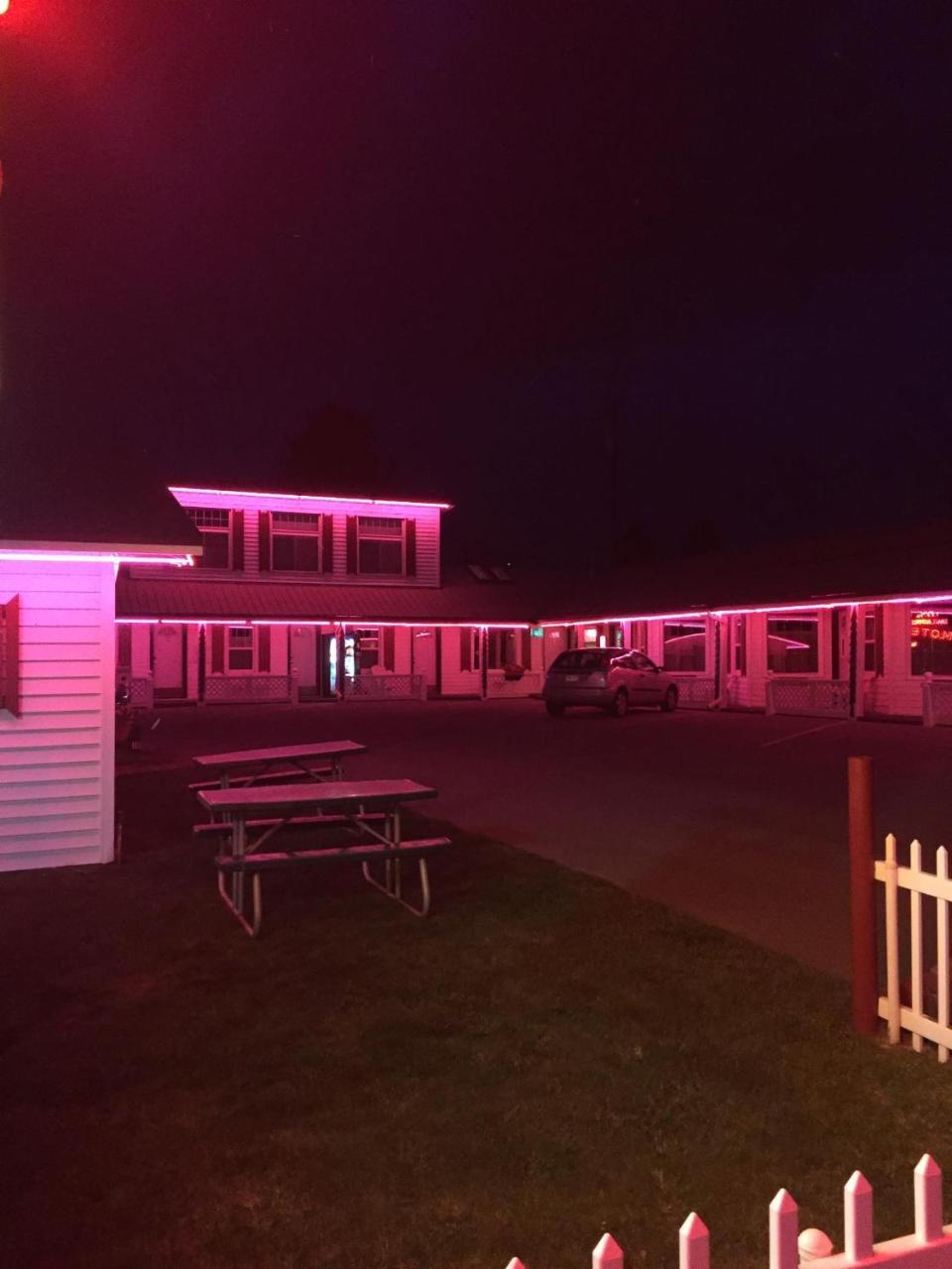 Trail Riders Motel Granby Exteriör bild